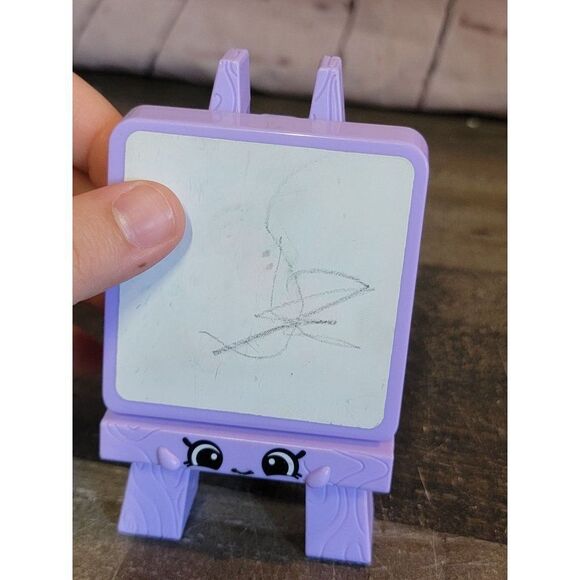 Moose purple art easel doll accessory toy figure - Picture 2 of 4